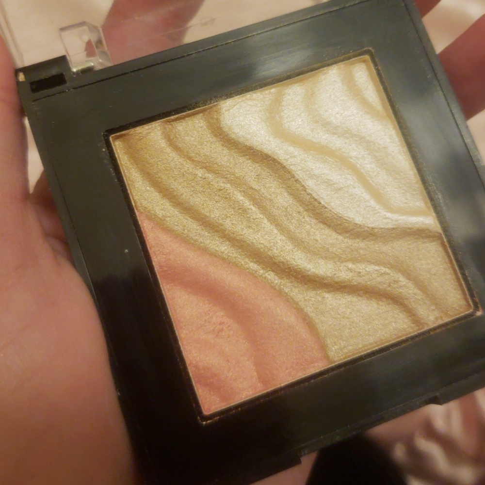 Milani Spotlight Highlighter